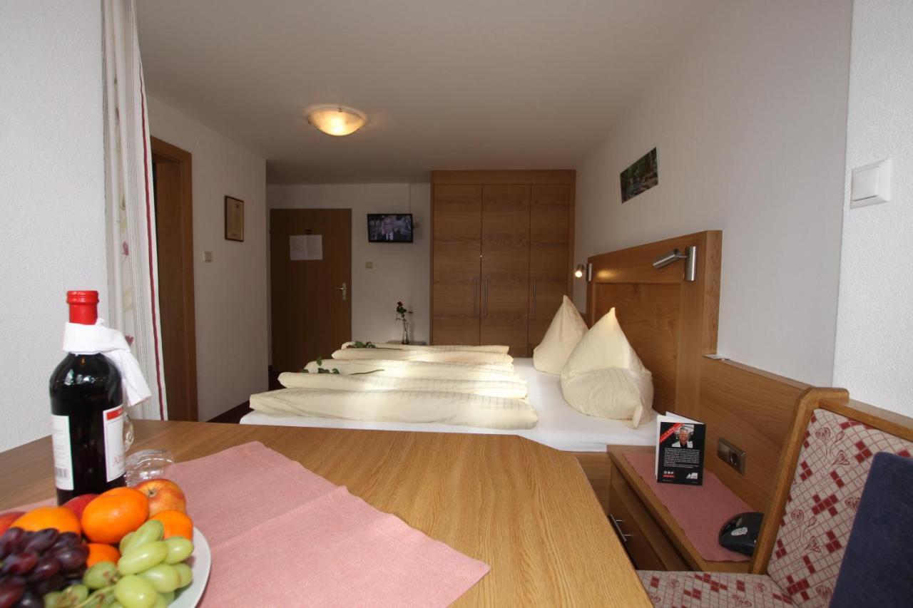 Haus Rosi Hotel Umhausen Buitenkant foto